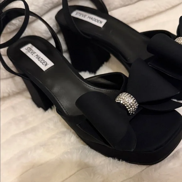Steve Madden Black Heels with Bow and Rhinestones - Picture 2 of 8